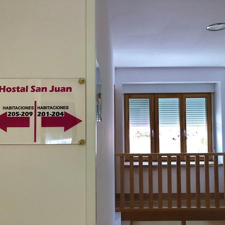 Hostal San Juan サアグン エクステリア 写真