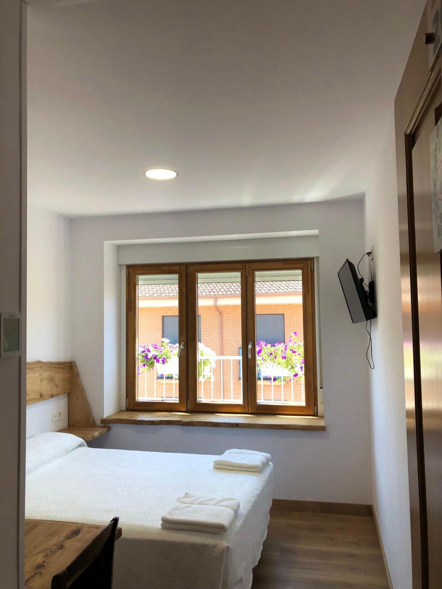Hostal San Juan サアグン エクステリア 写真