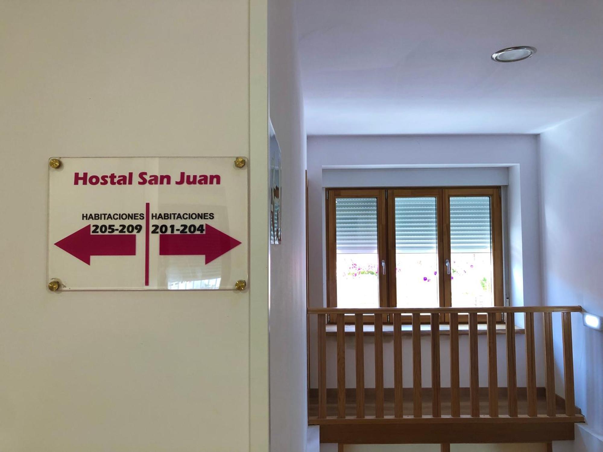 Hostal San Juan サアグン エクステリア 写真