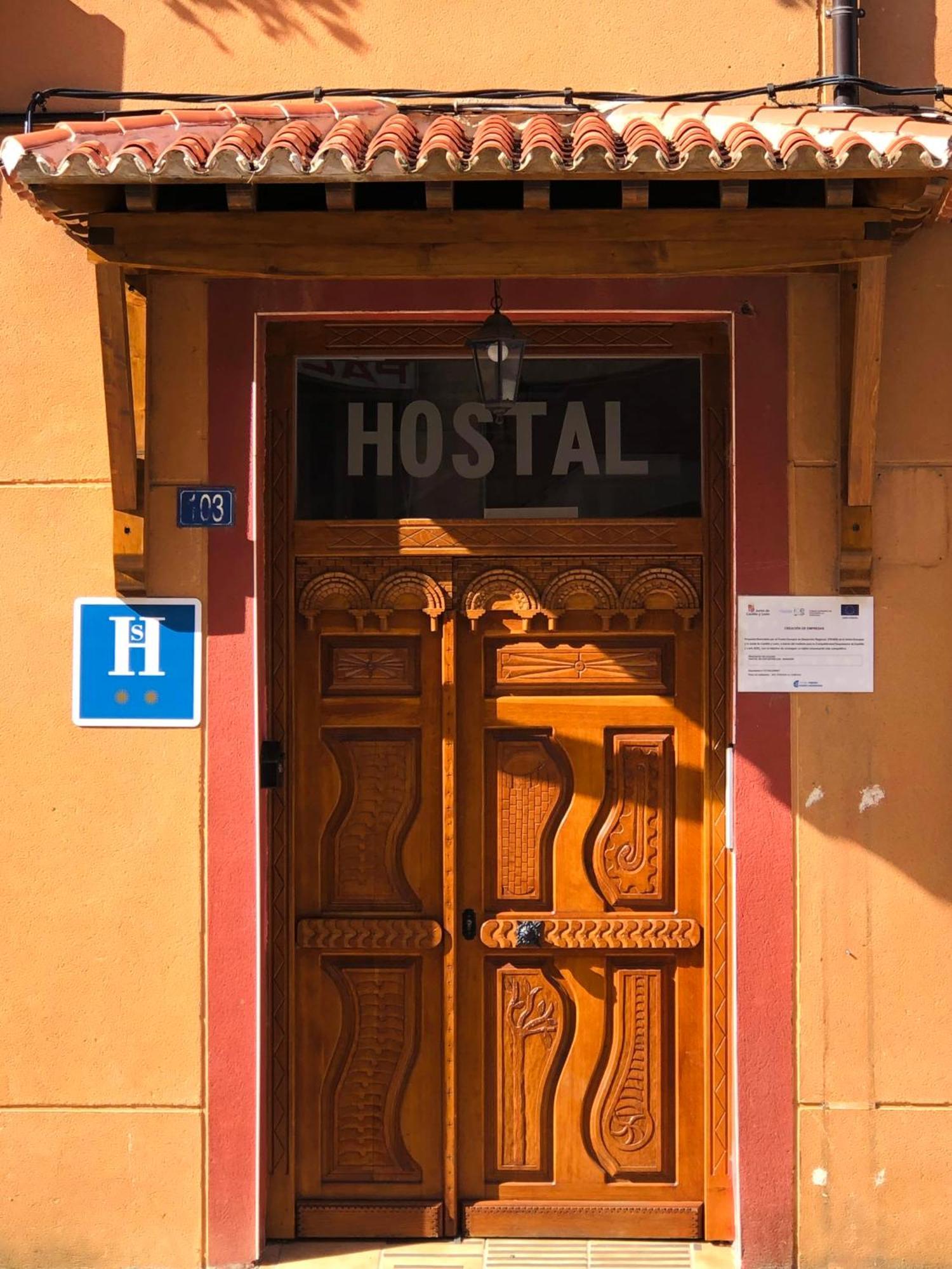 Hostal San Juan サアグン エクステリア 写真